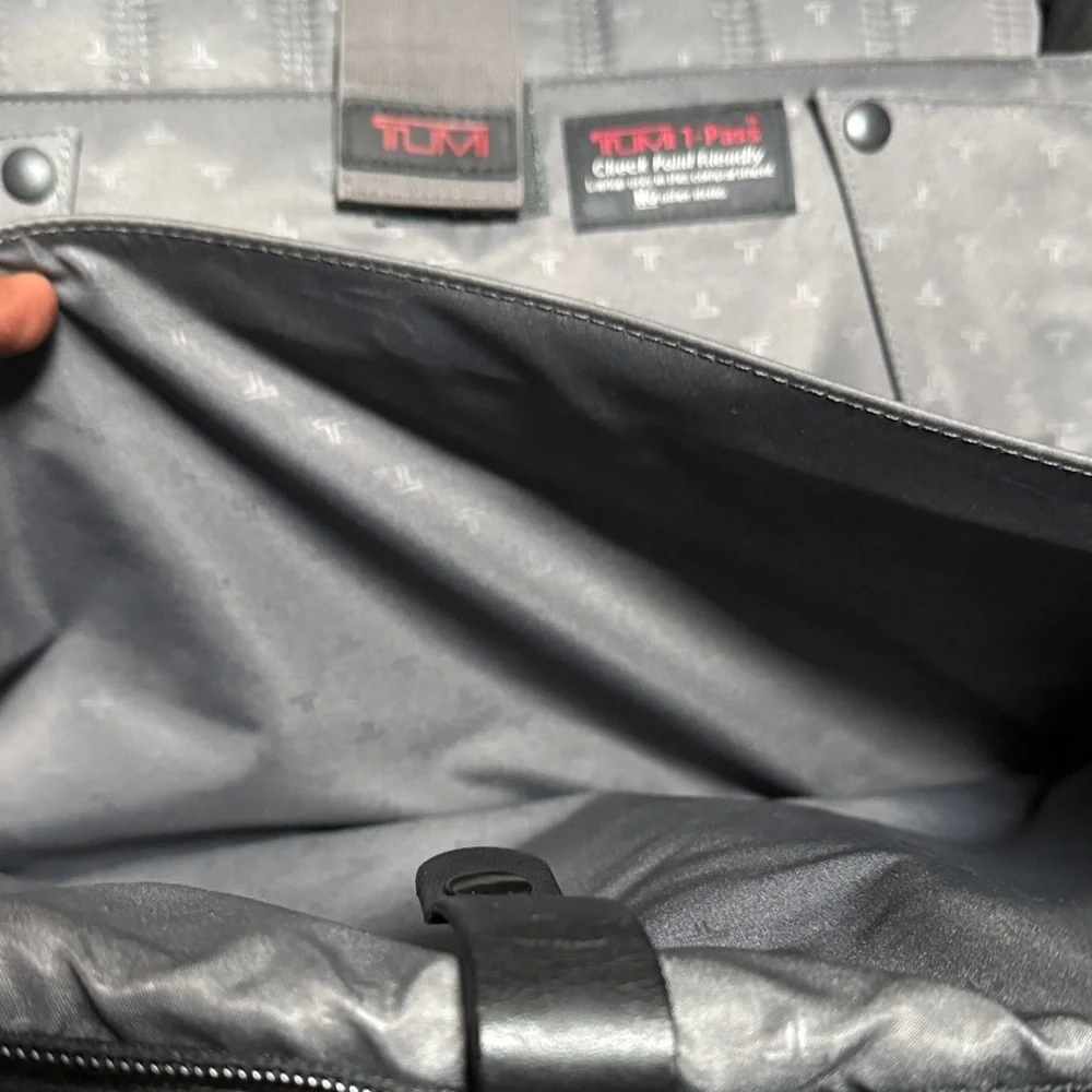 TUMI Alpha Expandable Leather Briefcase/ 💼 Laptop Messenger Shoulder Bag